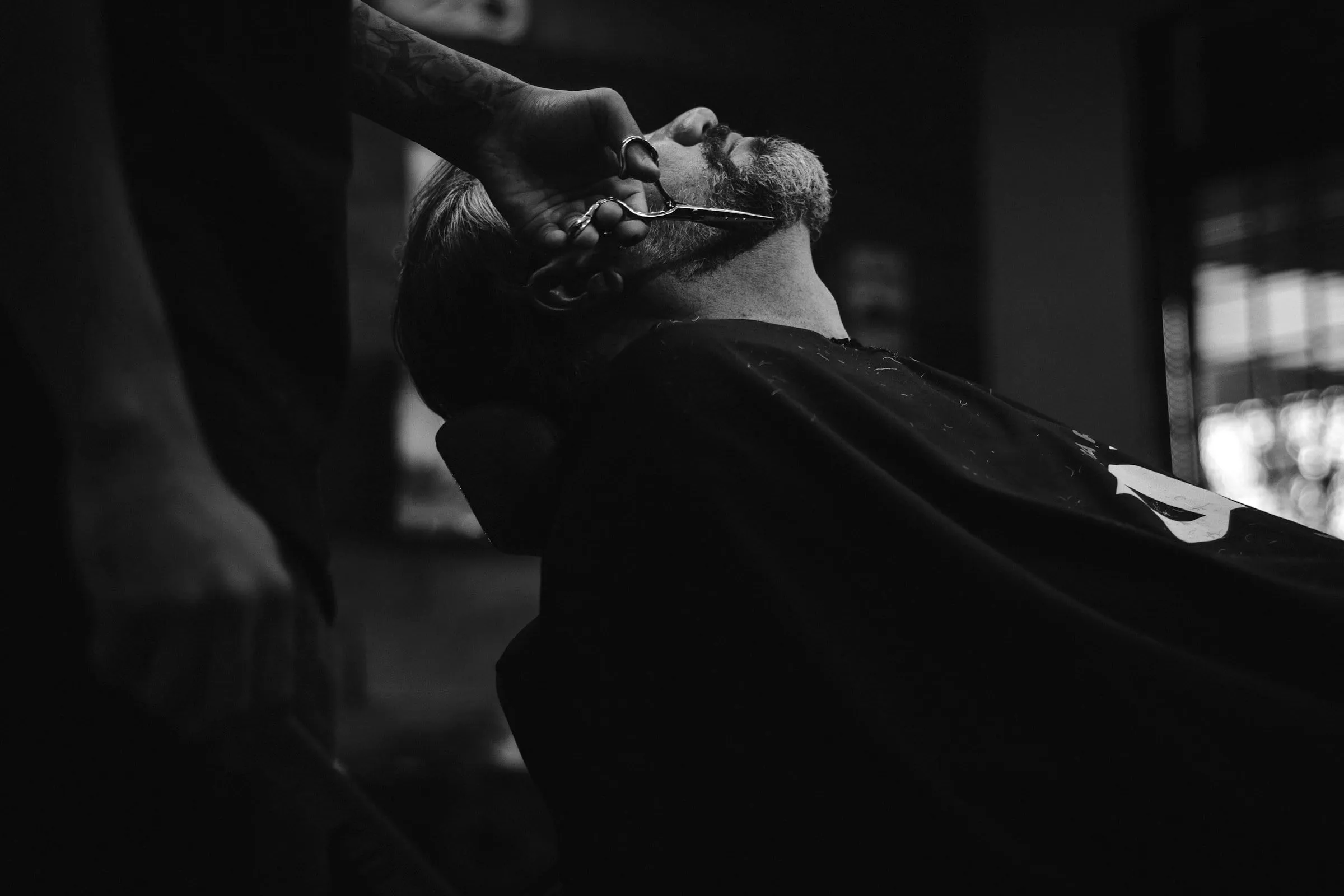 Una barba sistemata con il rasoio